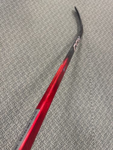 Intermediate Red CCM JetSpeed FT8 Pro Right Handed Hockey Stick P29+1/4 55 Flex (New)