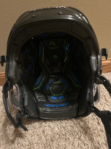 Medium Bauer Re-Akt 155 Helmet (New)