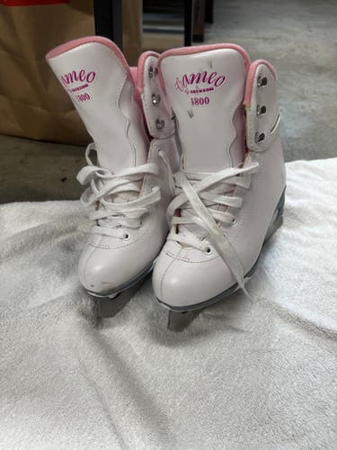 Jackson Ultima Figure Skates B Junior 3 (Used)