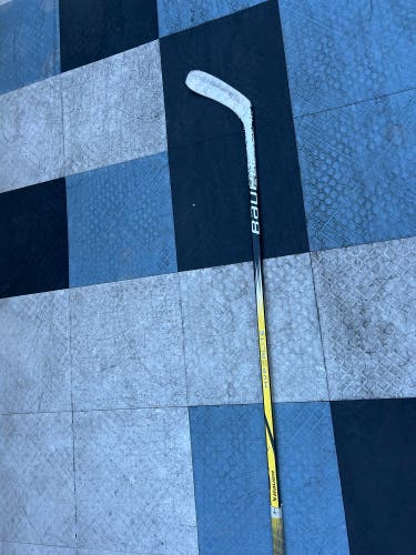 Senior Bauer Vapor Hyperlite 2 Left Hand Hockey Stick P28 70 Flex Pro Stock (Used)