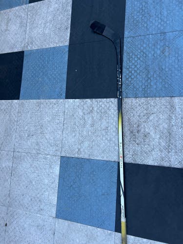 Senior Bauer Vapor Hyperlite 2 Left Hand Hockey Stick P28 70 Flex (Used)
