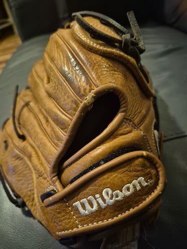 Wilson A950 RH throw Baseball Glove 12" (Used)