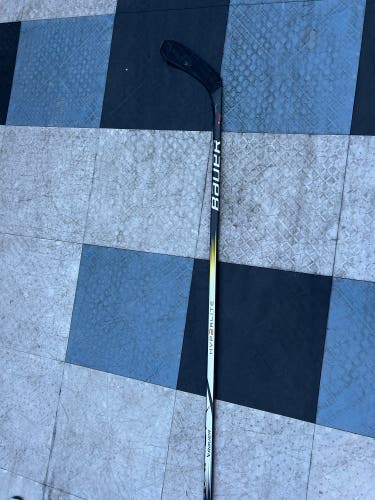 Senior Bauer Vapor Hyperlite 2 Left Hand Hockey Stick P28 65 Flex (Used)