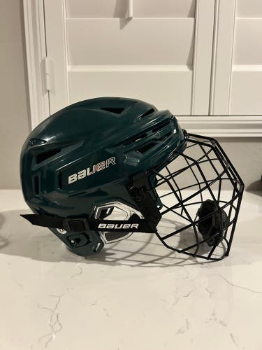 Medium Bauer Re-Akt 150 Helmet Pro Stock (Used)
