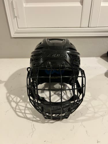 Medium Bauer Re-Akt 150 Helmet Pro Stock (Used)
