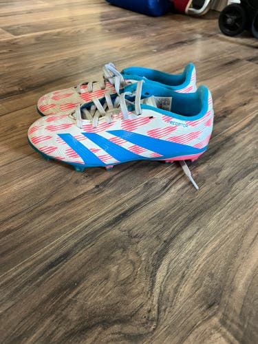 White Kids 2.5Y (Big Kids / Youth) Adidas Predator Accuracy Cleats (Used)