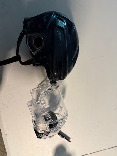 Medium Bauer Re-Akt 150 Helmet (Used)