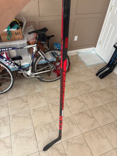 Senior CCM JetSpeed Team Right Handed Hockey Stick P28 85 Flex (New)
