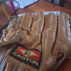 Easton Ex1300 RH Baseball Glove 11" (Used)