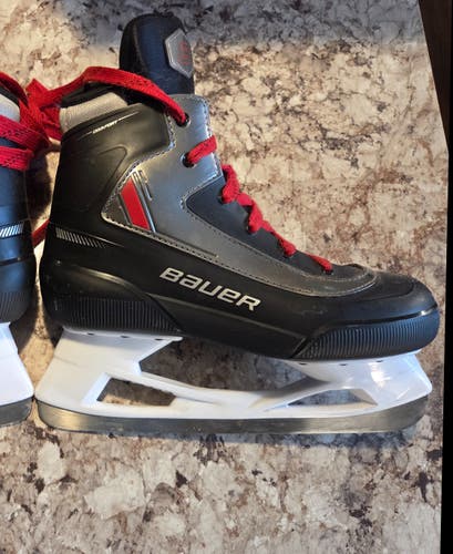 Black Bauer Expedition Hockey Skates Regular Width 9 (Used)