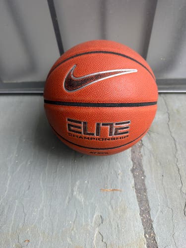 Men's Nike Basketball Elite (Used)