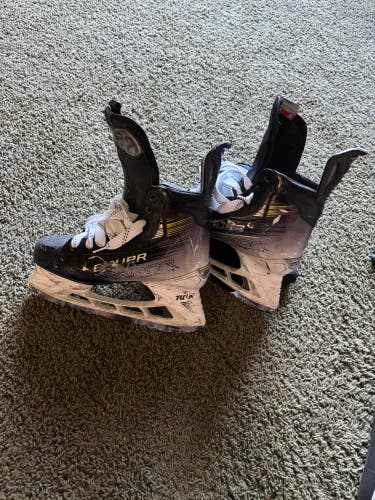 2023 Bauer Vapor Hyperlite 2 Hockey Skates Regular Width Pro Stock 7 (Used)