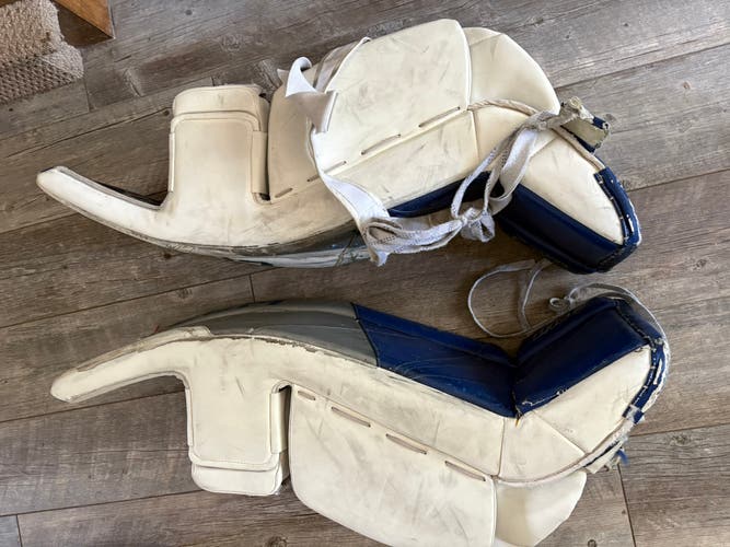 36" 2022 CCM axis 2 Goalie Leg Pads (Used)