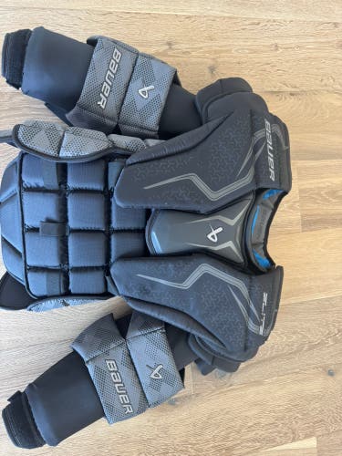 Medium Bauer Elite Goalie Chest Protector (Near-New)