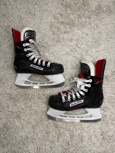 Black 2018 Bauer NSX Hockey Skates Size 1 (New)