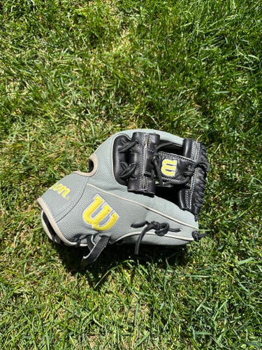 Infield RH Wilson A2000 1786 Baseball Glove 11.5"