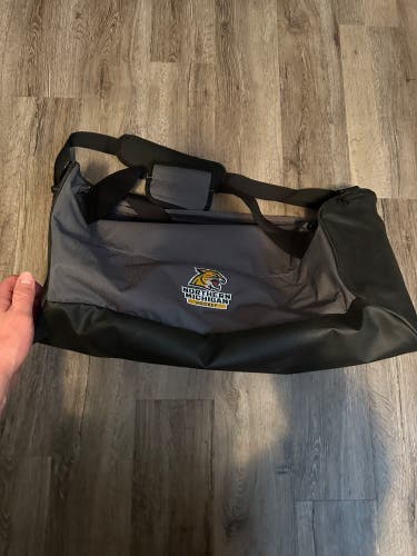 NCAA Hockey Gray Adult Unisex Large/Extra Large Nike Duffle Bag (New)