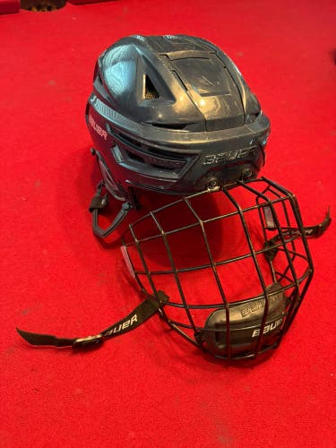 Medium Bauer Re-Akt 150 Helmet (Used)