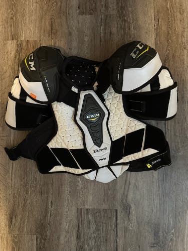 Men's Large Senior CCM Tacks Pro Shoulder Pads (New)