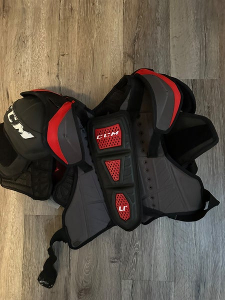 Men's Large Senior CCM U+ Shoulder Pads (Used)
