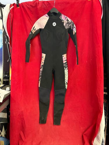 Wetsuit: Fullsuit Women's 3/2mm Wetsuits / Drysuits (Used)