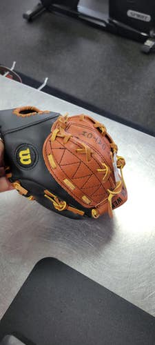 Used Wilson 9.5 BB/SB Glove RH Throw None 9 1/2" 11497-C000157855