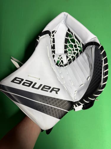 New Bauer Vapor X700 Goalie Glove Regular | Senior