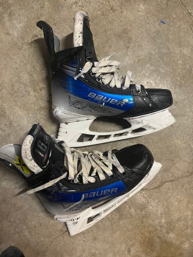 Blue 2023 Bauer Vapor Hyperlite 2 Hockey Skates Regular Width Pro Stock 8 (Used)
