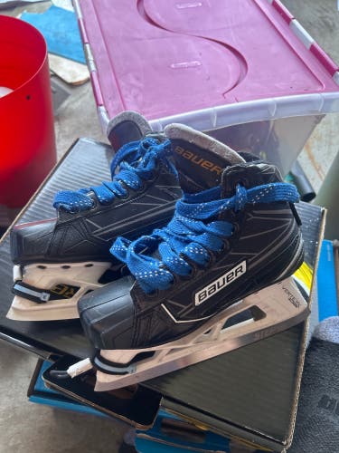 2016 Bauer Supreme S170 Hockey Goalie Skates Regular Width Size 1.5 (Used)