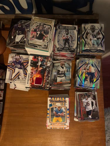 About 750-950 NFL football trading cards