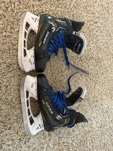 2022 Bauer Supreme M5 Pro Hockey Skates Extra Wide Width Size 3 (Used)