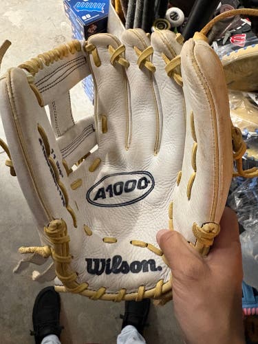 Wilson A1000 RH Softball Glove (Used)