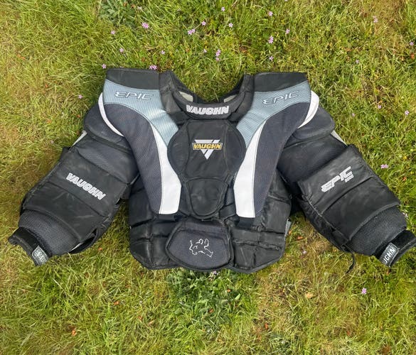Vaughn Epic 8000 Goalie Chest Protector (Senior Medium)