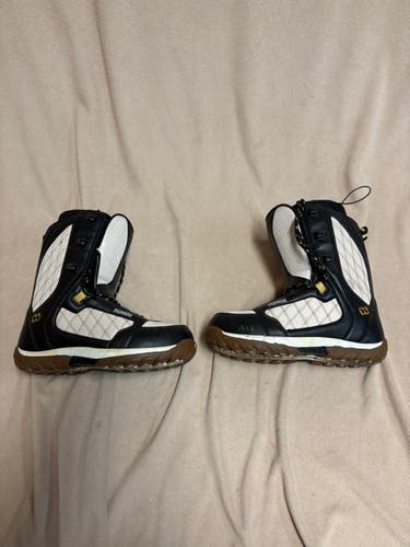 Women's Size 9 Morrow Wildflower Snowboard Boots (Used)