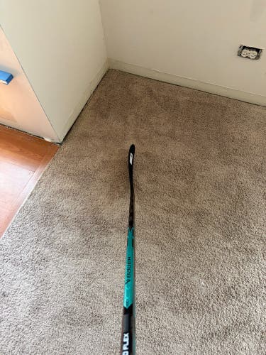 Junior Bauer Pulse Left Hand Hockey Stick P28 40 Flex (New)