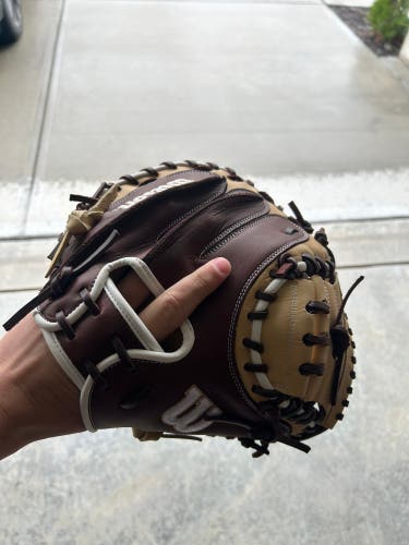 Never used Wilson Trainer A1000 RH Catcher's Glove 31.5"