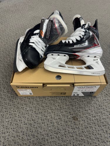Bauer Vapor Fly40 Hockey Skates Regular Width Size 3.5 (New)