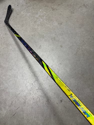112 Flex P28 Senior Bauer Tracer Right Hand Hockey Stick Pro Stock NHL (New)