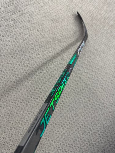 Junior CCM JetSpeed FTW Right Handed Hockey Stick P29 40 Flex (New)