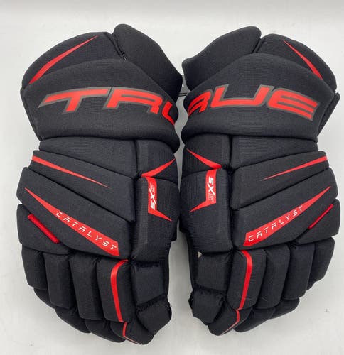 NEW True Catalyst 5x3 Gloves Black/Red 15"
