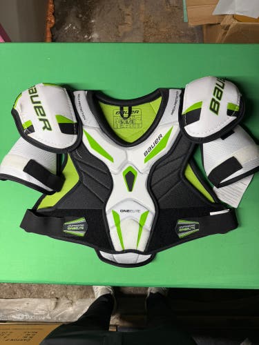 New Bauer Supreme One35 Shoulder Pads | Senior Extra Large