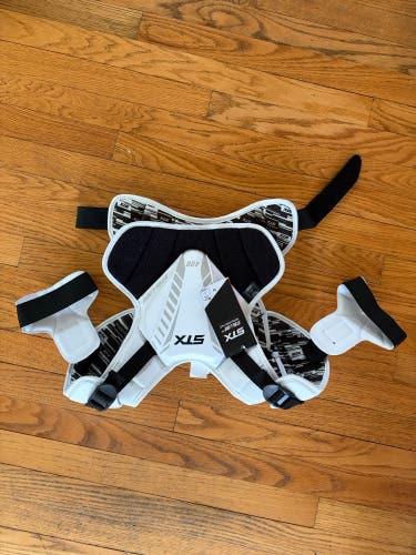 Medium Youth STX Stallion 400 Shoulder Pads (New)