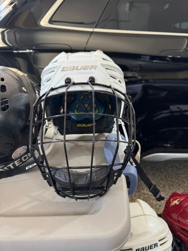 Medium Bauer Re-Akt 150 Helmet (Used)