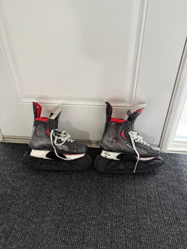 2021 Bauer Vapor 3X Pro Hockey Skates Regular Width 8 (Used)