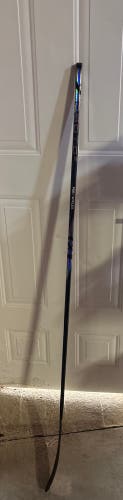 Junior Bauer Vapor Flylite Left Hand Hockey Stick P28 40 Flex (New)