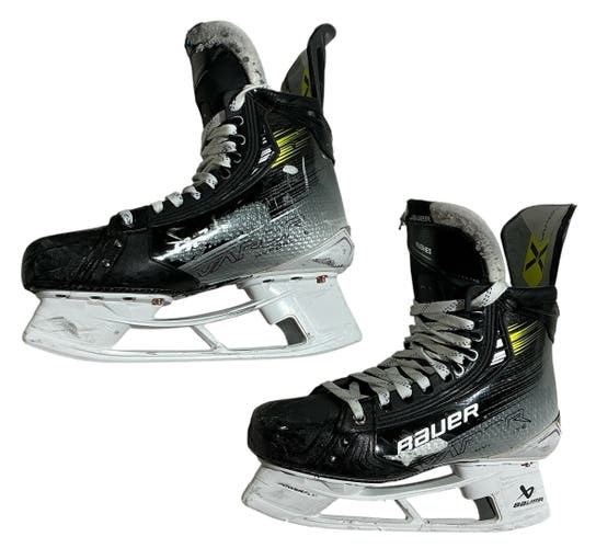 Stars Bauer Vapor Hyperlite 2 Pro Stock Size 8 Hockey Skates (Used) 7846