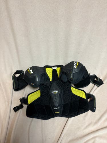 Small Senior CCM Tacks 6052 Shoulder Pads (Used)