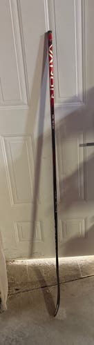 Intermediate Bauer Vapor Hyperlite 2 Left Hand Hockey Stick P28 55 Flex (New)