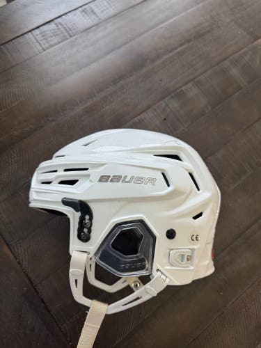 Medium Bauer Re-Akt 155 Helmet (Used)