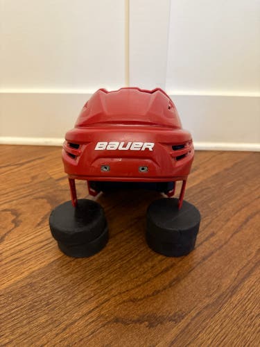 Medium Red Bauer Re-Akt Helmet (Used)